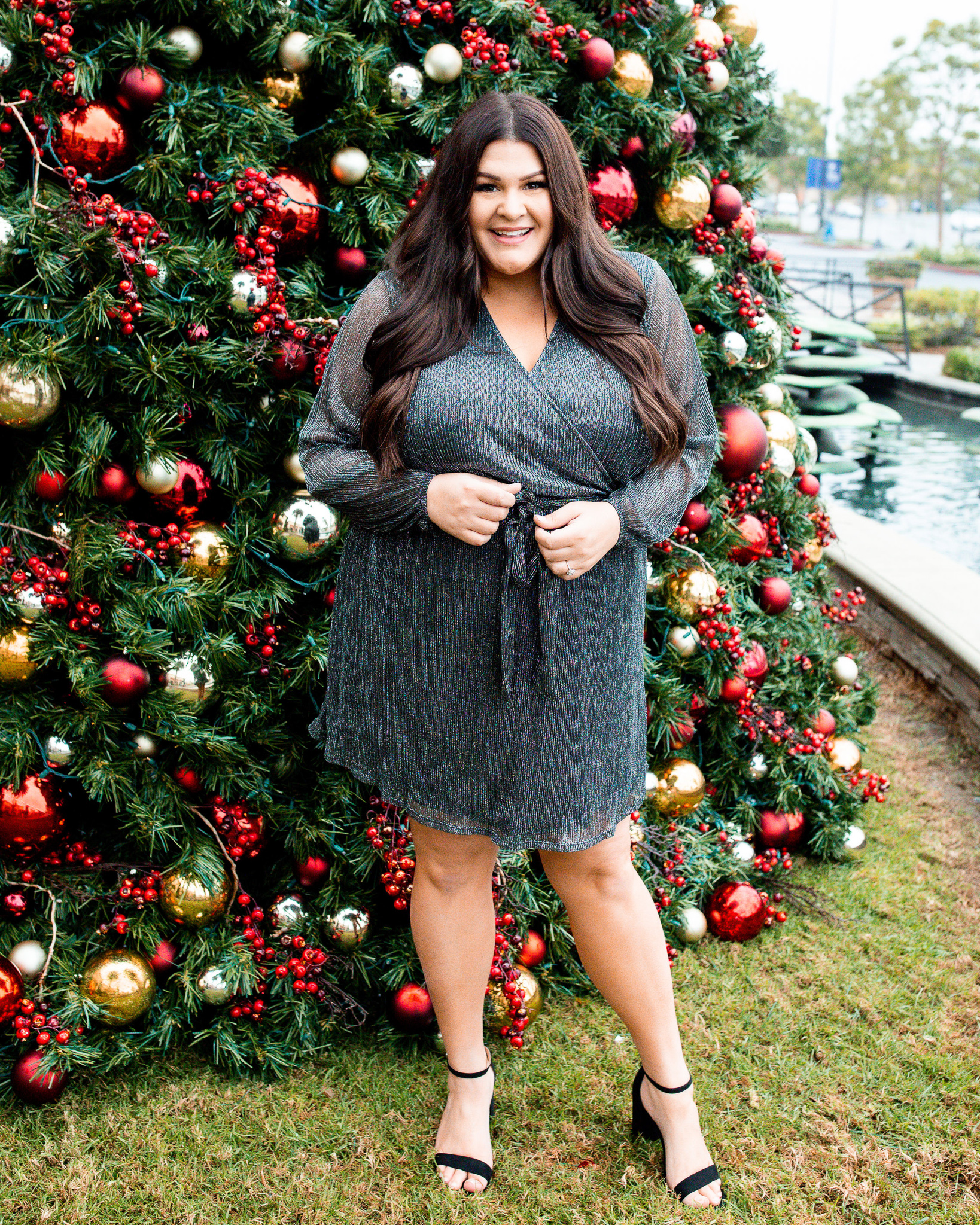 Plus Size Holiday Looks - Curves To Contour